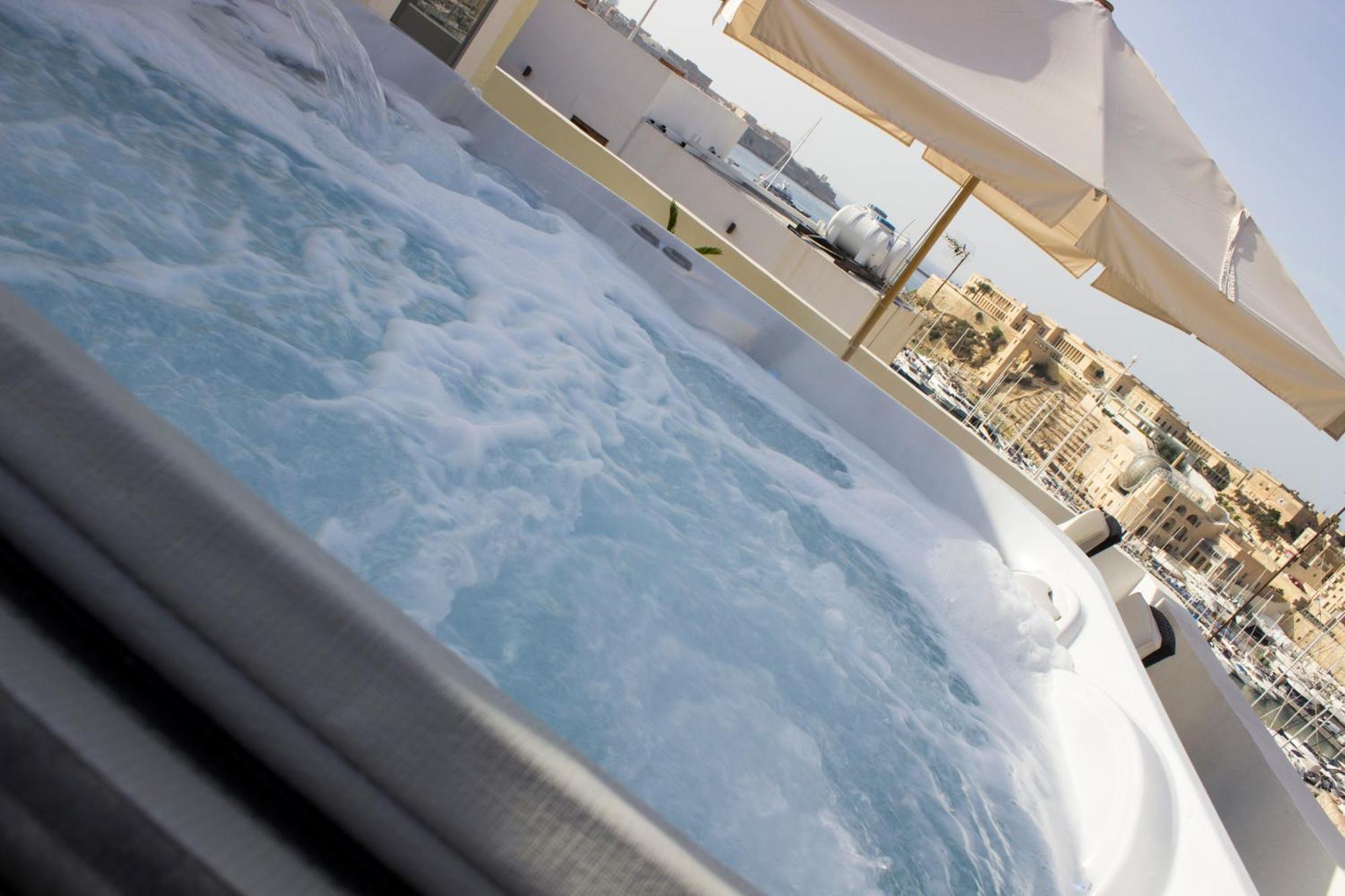 Apartamento Bebirgu Palazzino Luxury 2 Jacuzzi To Share Exterior foto